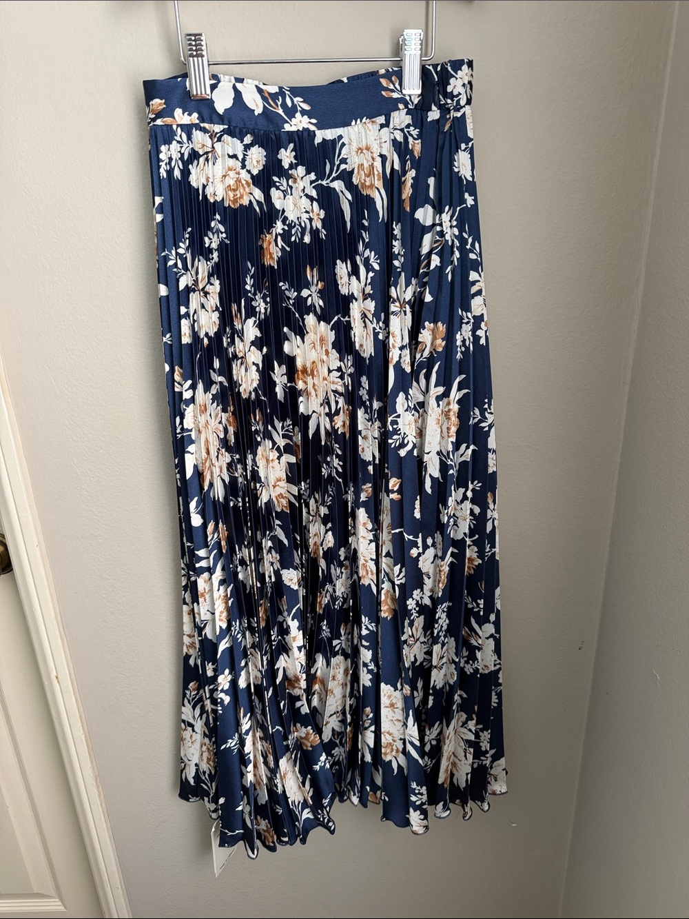 Abercrombie and Fitch Floral Pleated Skirt XXSP